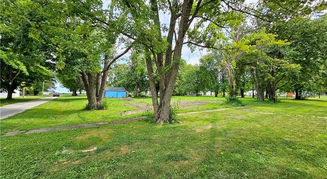 Photo of 302 Howard Ave, Brocton, IL 61917