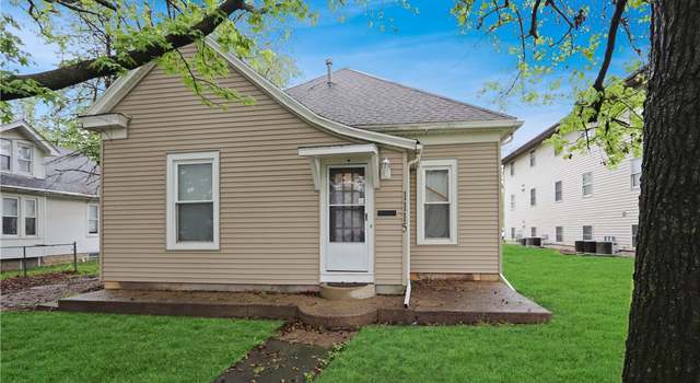 Photo of 1115 4th St, Charleston, IL 61920