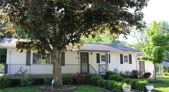 Photo of 120 E Walnut St, Cowden, IL 62422