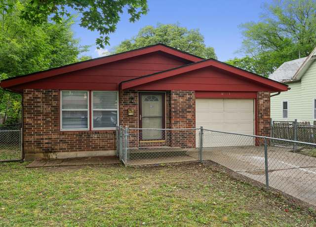 Property at 1121 Ashland Ave, Rockford, IL 61101, 3 beds, 1.5 baths