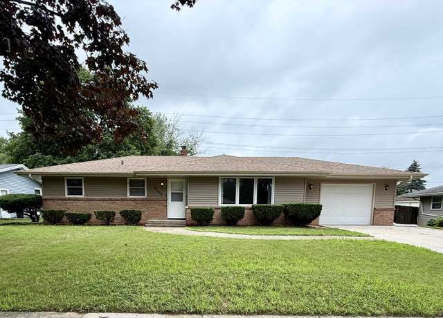 Property at 2520 Skokie Dr, Rockford, IL 61108, 3 beds, 2 baths