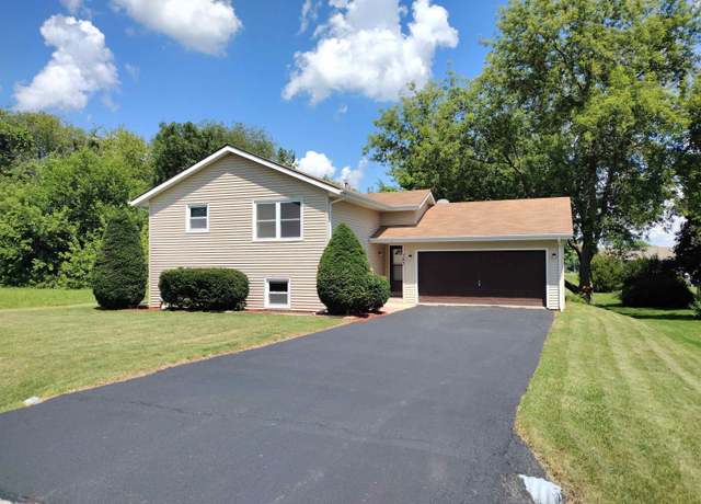 Property at 107 SE Cornwall Cir, Poplar Grove, IL 61065, 5 beds, 2 baths