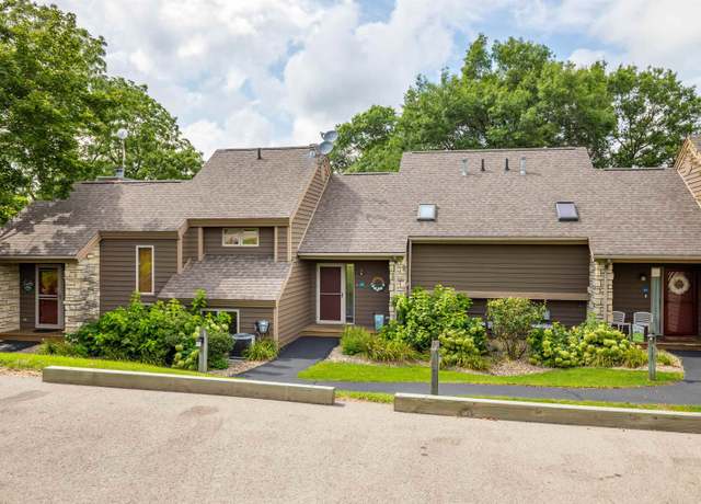 Property at 114 East Point Dr, Galena, IL 61036, 1 bed, 2 baths