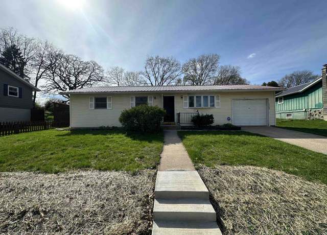 Property at 1748 Ridge Dr, Freeport, IL 61032, 3 beds, 1.5 baths