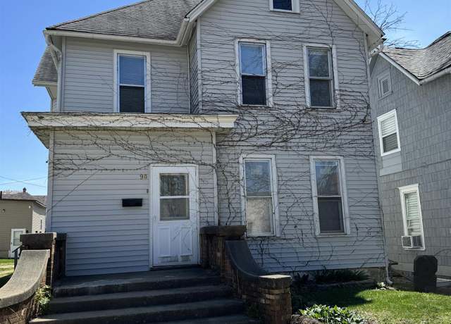Property at 9 W Washington St, Freeport, IL 61032, 5 beds, 2 baths