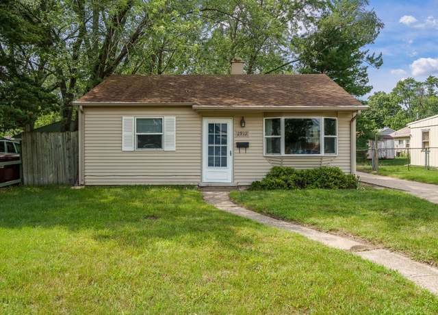 Property at 2912 Huffman Blvd, Rockford, IL 61103, 3 beds, 1 bath