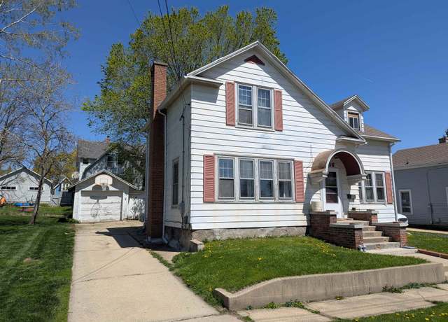 Property at 736 W Pleasant St, Freeport, IL 61032, 3 beds, 1.5 baths