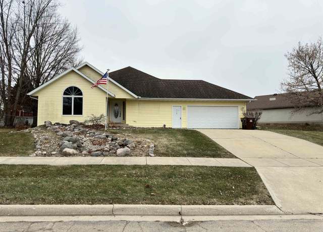 Property at 734 S Canterbury Dr, Freeport, IL 61032, 2 beds, 3 baths