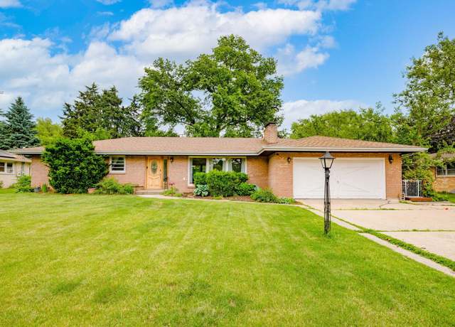 Property at 1120 Woodridge Dr, Rockford, IL 61108, 3 beds, 1.5 baths