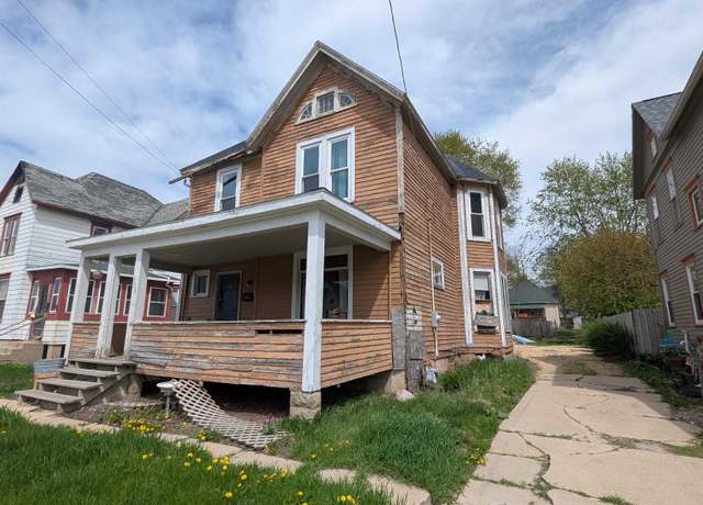 Property at 1123 S Carroll Ave, Freeport, IL 61032, 3 beds, 1 bath