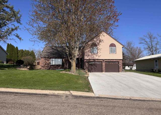 Property at 149 Mathilda Dr, Stockton, IL 61085, 4 beds, 3 baths