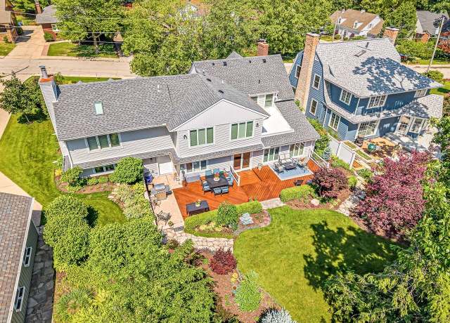 Property at 811 Paris Ave, Rockford, IL 61107, 4 beds, 2.5 baths
