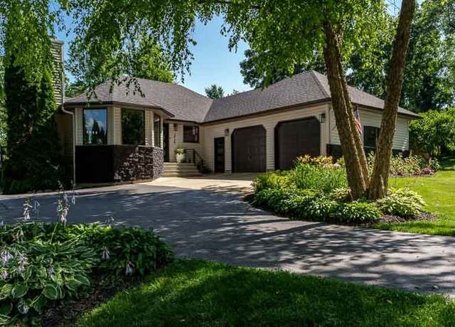 Property at 3925 Silver Fox Dr, Belvidere, IL 61008, 5 beds, 3 baths