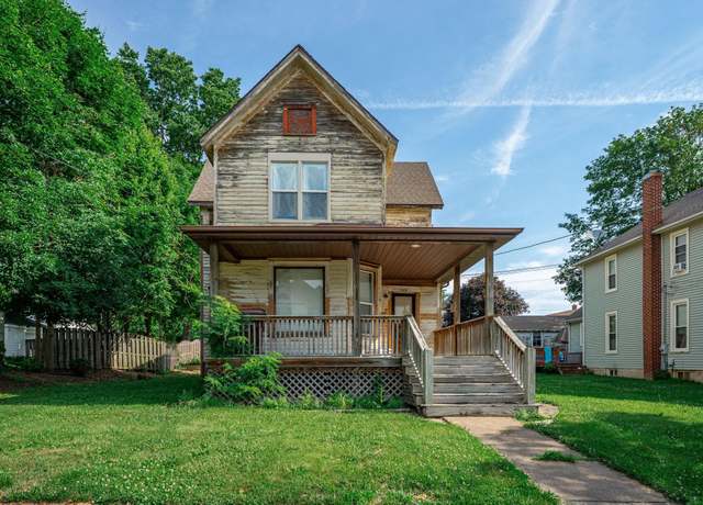 Property at 644 W Elk St, Freeport, IL 61032, 4 beds, 2.5 baths