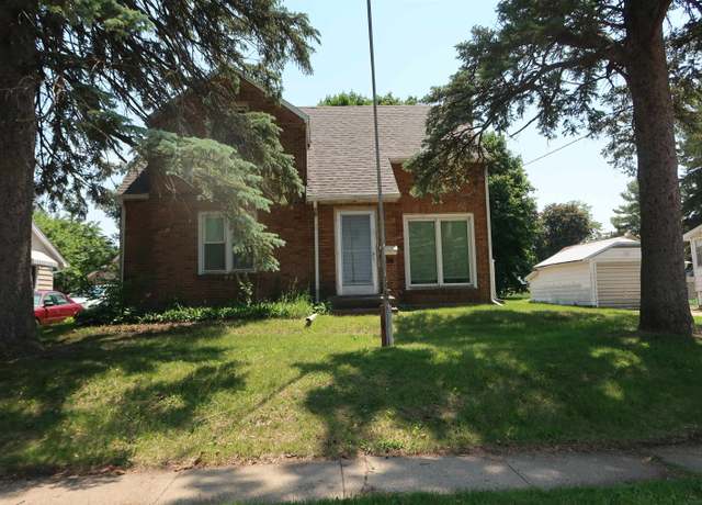 Property at 427 W Garfield St, Freeport, IL 61032, 2 beds, 1 bath