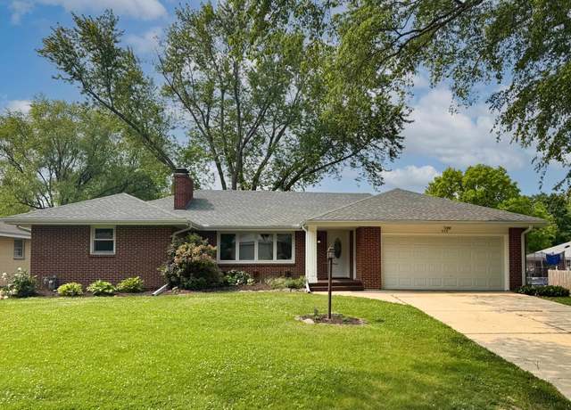 Property at 938 Bluecrest Dr, Rockford, IL 61107, 3 beds, 2 baths