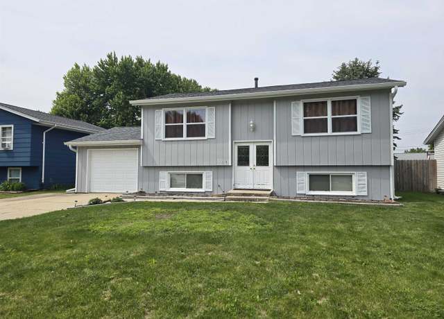 Property at 122 Wilshire Blvd, Machesney Park, IL 61115, 5 beds, 2 baths
