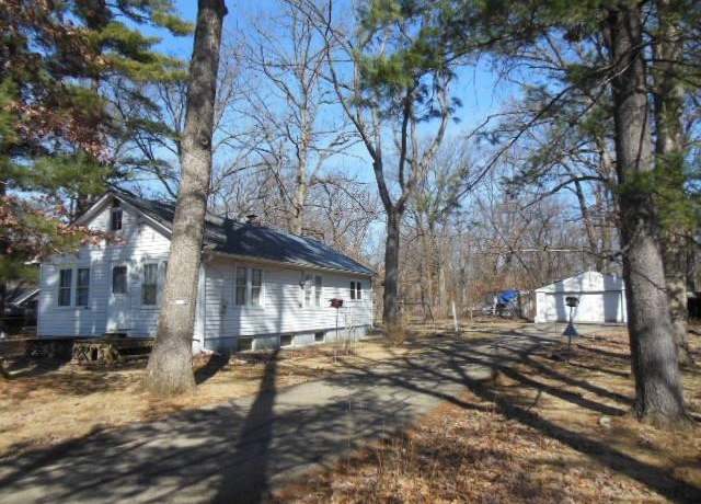Property at 4844 Cave Dr, Rockford, IL 61109, 3 beds, 1 bath