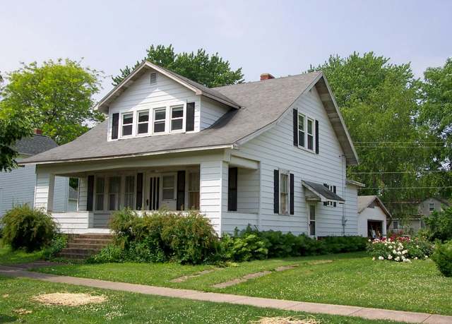 Property at 106 Third Ave, Forreston, IL 61030, 3 beds, 1.5 baths