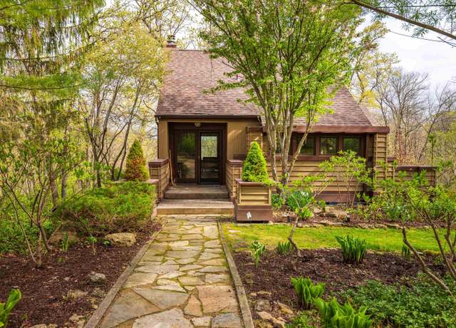 Property at 7 Pinehurst Ct, Galena, IL 61036, 5 beds, 3 baths