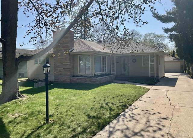 Property at 1408 Scottswood Rd, Rockford, IL 61107, 3 beds, 1 bath