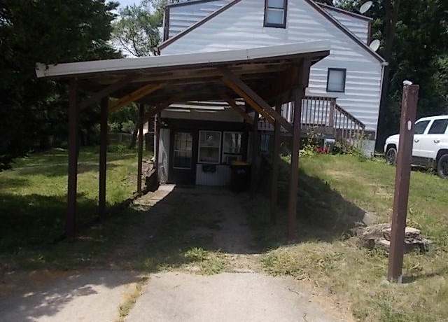 Property at 2355 23rd St, Rockford, IL 61108, 3 beds, 3 baths