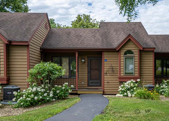 Property at 27 Oak Gln, Galena, IL 61036, 2 beds, 2 baths