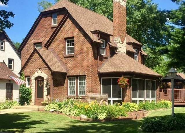 Property at 2215 Melrose St, Rockford, IL 61103, 3 beds, 1.5 baths