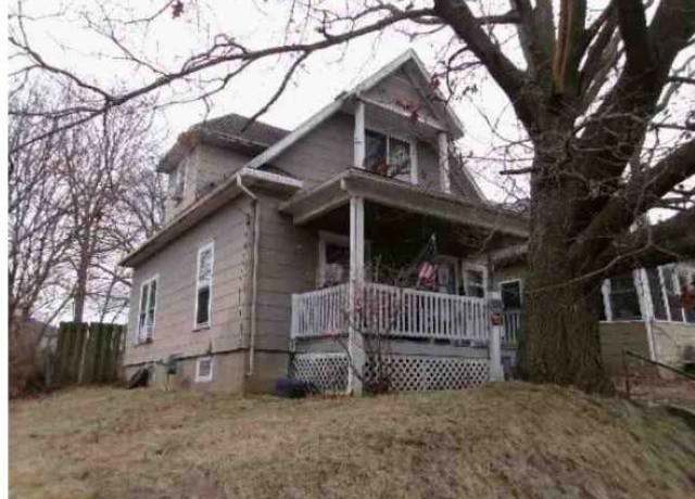 Property at 1015 S Columbia Ave, Freeport, IL 61032, 2 beds, 1 bath