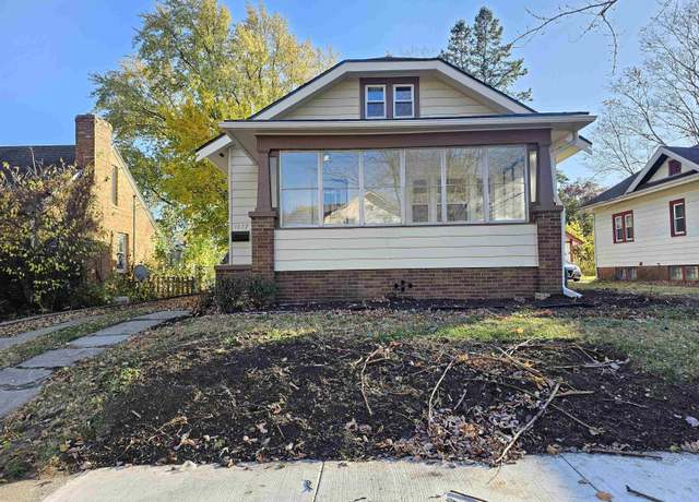 Property at 1637 9th Ave Ave, Rockford, IL 61104, 3 beds, 1 bath