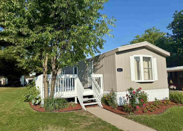 Property at 611 E Wood Ln, Belvidere, IL 61008, 2 beds, 1 bath