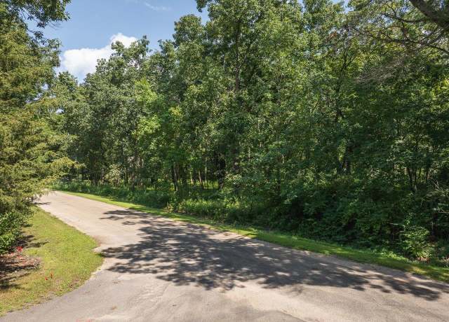 Property at 318 Slippery Rock Dr, Dixon, IL 61021