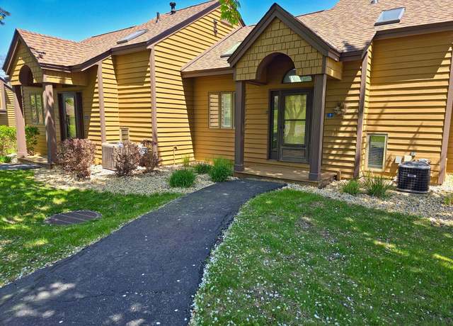 Property at 3 Creekwood Ln, Galena, IL 61036, 2 beds, 2 baths