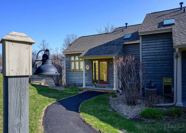 Property at 13 Valleywood Ln, Galena, IL 61036, 2 beds, 2 baths