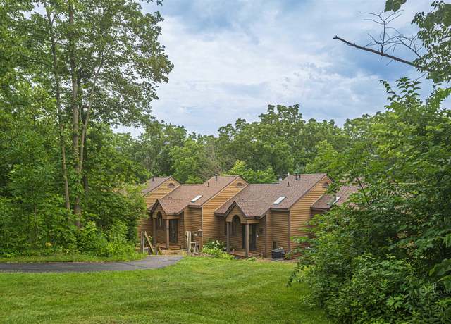 Property at 33 Creekwood Ln, Galena, IL 61036, 2 beds, 2 baths