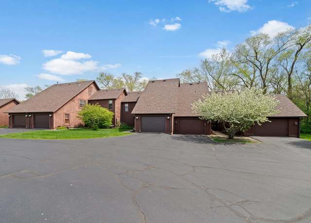 Property at 5047 Woodlake Dr, Loves Park, IL 61111, 2 beds, 2 baths