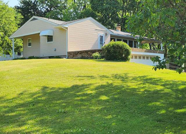 Property at 5804 Vienna Dr, Rockford, IL 61109, 3 beds, 2 baths