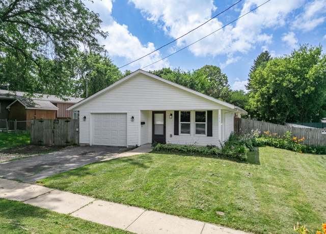 Property at 551 W Menomonie St, Belvidere, IL 61008, 4 beds, 1 bath