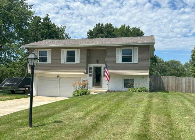 Property at 2140 Bedford Dr, Freeport, IL 61032, 3 beds, 1.5 baths
