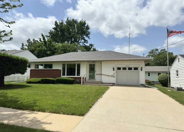 Property at 1212 S Mckinley Ave, Freeport, IL 61032, 2 beds, 1.5 baths
