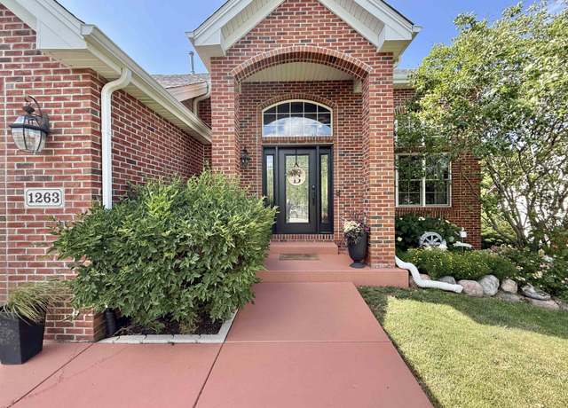 Property at 1263 University Pkwy, Rockton, IL 61072, 4 beds, 3.5 baths