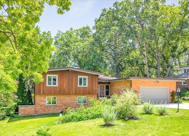 Property at 1809 Stratford Ln, Rockford, IL 61107, 4 beds, 3 baths