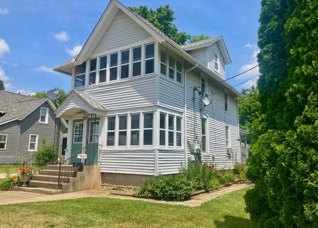 Property at 512 9th St, Rockford, IL 61104, 2 beds, 2 baths