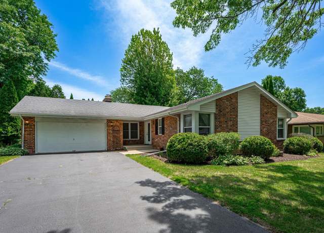 Property at 1001 Prestwick Pkwy, Rockford, IL 61107, 3 beds, 2 baths