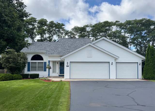 Property at 5804 Fairway Dr, South Beloit, IL 61080, 3 beds, 3 baths