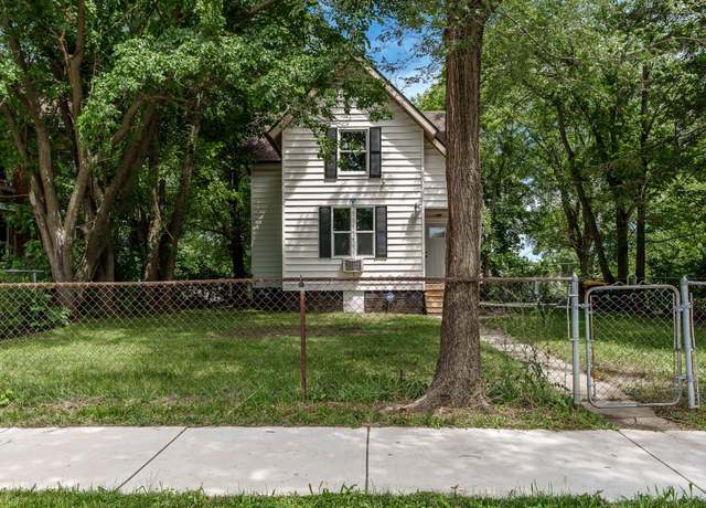 Property at 407 N Avon St, Rockford, IL 61101, 4 beds, 2 baths