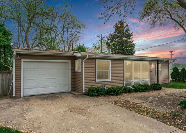 Property at 1103 Campus Hills Blvd, Rockford, IL 61103, 3 beds, 1 bath