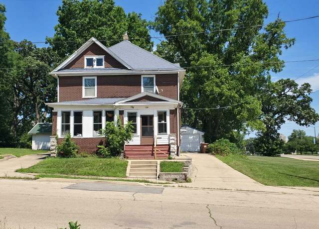 Property at 115 Oakwood Ave, Rockford, IL 61101, 4 beds, 1 bath