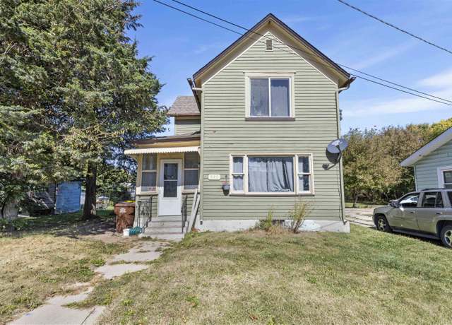 Property at 940 E Shawnee St, Freeport, IL 61032, 3 beds, 1.5 baths