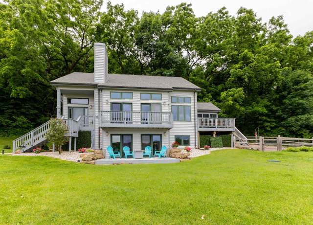 Property at 125 Cogan Dr, Galena, IL 61036, 4 beds, 3 baths